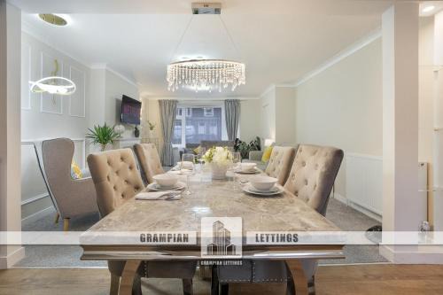Cults Casa | Kirk Brae House - Grampian Lettings