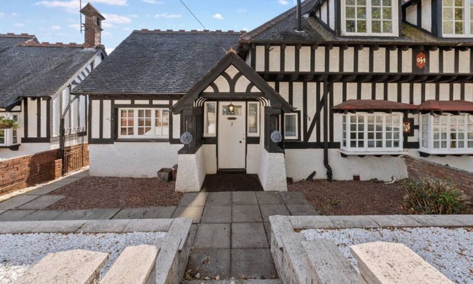 Coatbridge Casa | Kirkstyle Cottage - Luxury 4 bedroom home