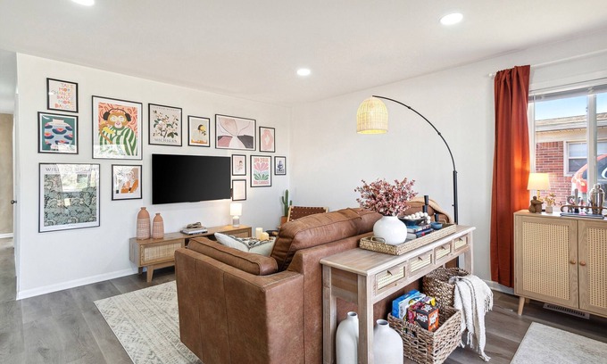 Madison Heights Casa | ☀️ Kissed by Sunshine ☀️ 3BDR Ranch by Royal Oak & Ferndale - Family Friendly 2TVs