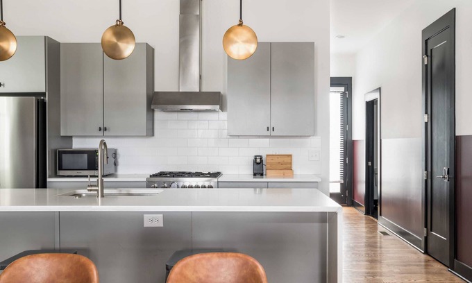 Germantown Condominio | Kitty, Faith & Barbara by Avantstay 3 Unit Buyout w/ 12br in Heart of Nashville