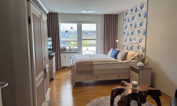 Ribnitz-Damgarten Apartamento | * Pequeños erizos * Alquiler de vacaciones - Central y ostseenah con balcón y conexión Wi-Fi E-Bici