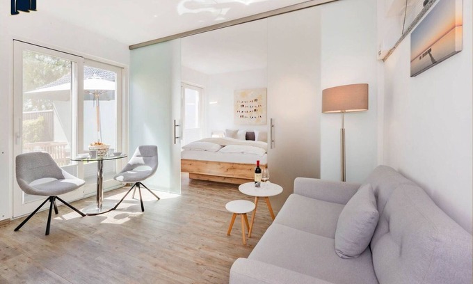 Ostvorpommern Apartamento | Kleines Kuschelnest - Beautiful vacation apartment with lagoon view and terrace