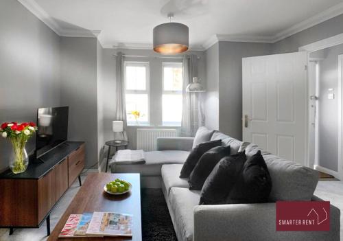Knaphill Apartamento | Knaphill - 2 Bedroom House - With Parking