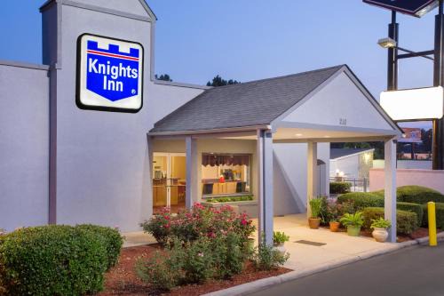 Augusta Hotel | Knights Inn - Augusta