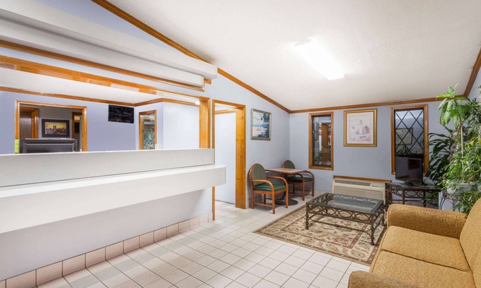 Seven Oaks Hotel | Knights Inn Columbia