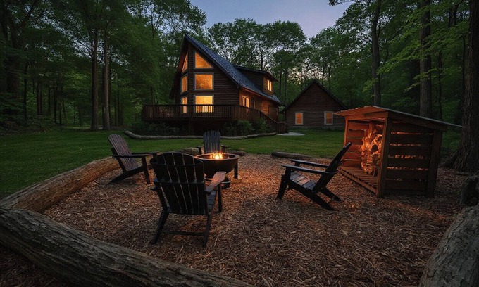 Claysburg Cabina | Knobby and Nice Retreat w/private hot tub, near Blue Knob Ski Resort