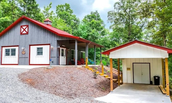 Mineral Bluff Cabina | Knollwood Barndominium