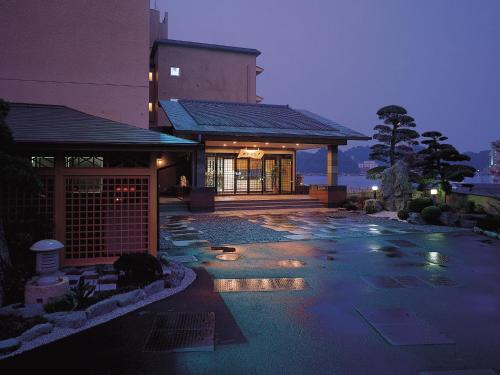 Toba Hotel | Kochoran