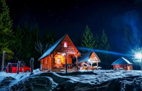 Beserovina Casa | Koljeba Ikica i Makica