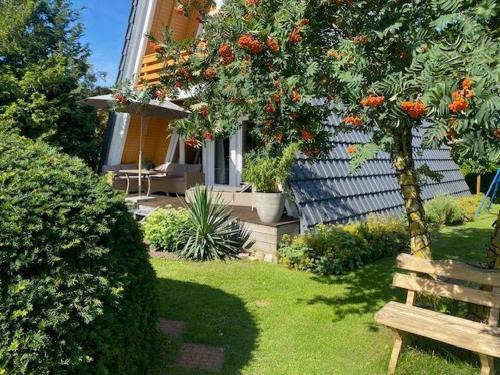 Kroeslin Casa | Komfortabeles-Finnhuetten-Ferienhaus-im-Fischerdorf-Freest