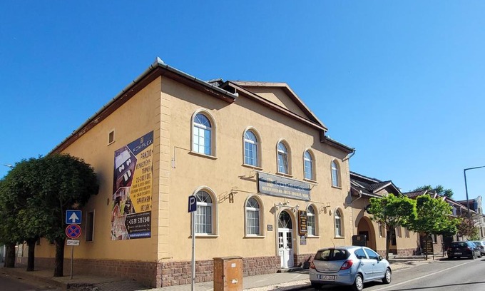 Mateszalka Cama Y Desayuno | KOMPLEX -Rendezvénytermek-Panzió-Apartman-Irodák-