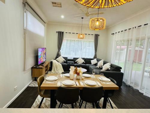 Dubbo Casa | Kookaburra Door
