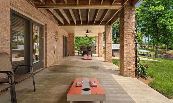 Lake Norman of Catawba Cabaña | Kool Breeze by Avantstay Boat Ramp + Hot Tub