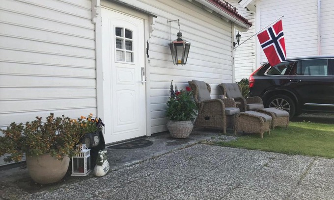 Nordfjordeid Casa | Koselig Landsbyhus i Nordfjord