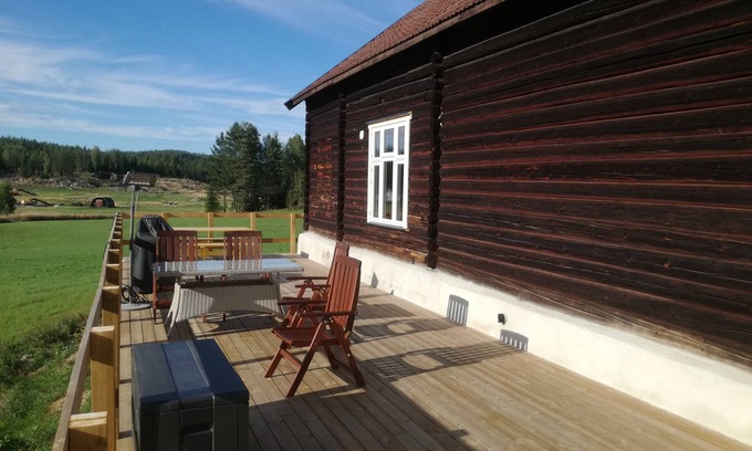 Modum Casa | Koselig Verneverdig hus fra 1803 i de Norske Skogene, Kjæledyr Etter Avtale