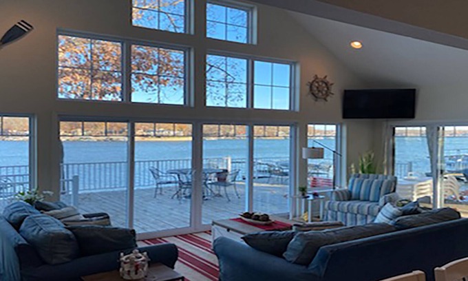 Gravois Mills Casa | Krew's Quarters+BIG VIEW+WOOF!