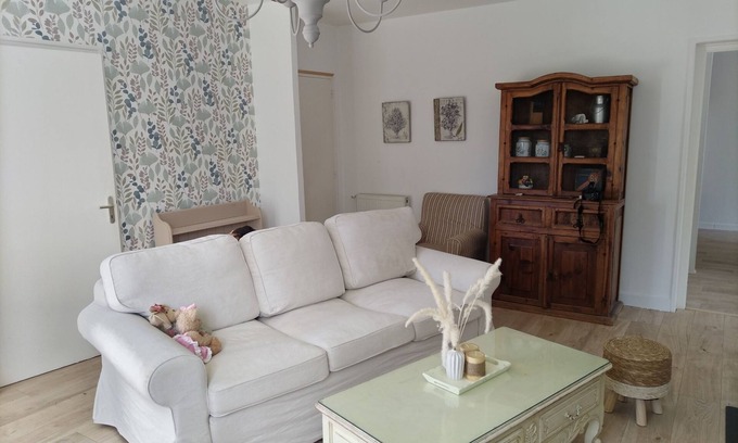 La Coquille Casa | L'étude, Gîte Pour 6 Personnes à la Coquille . Ambiance Campagne Chic