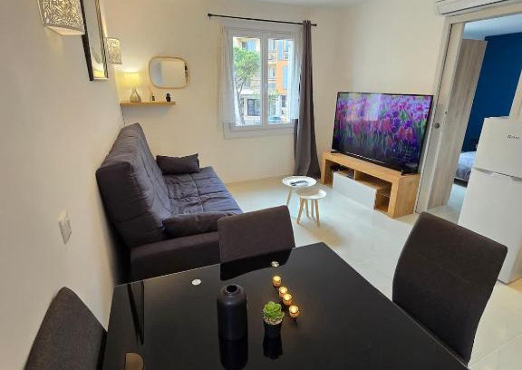 Saint-Tropez City Centre Apartamento | L'Alphonse l Near the Port l Shellter Rentals