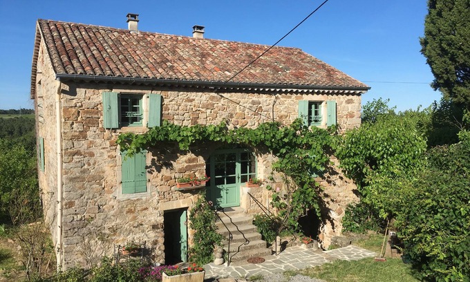 Les Assions Casa | La auténtica casa de campo con piscina Arbutus en 1,2 hectáreas de enterrasses jardín.