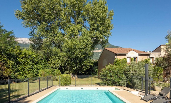 Claix Hotel | L'Hôtel des Trois Massifs