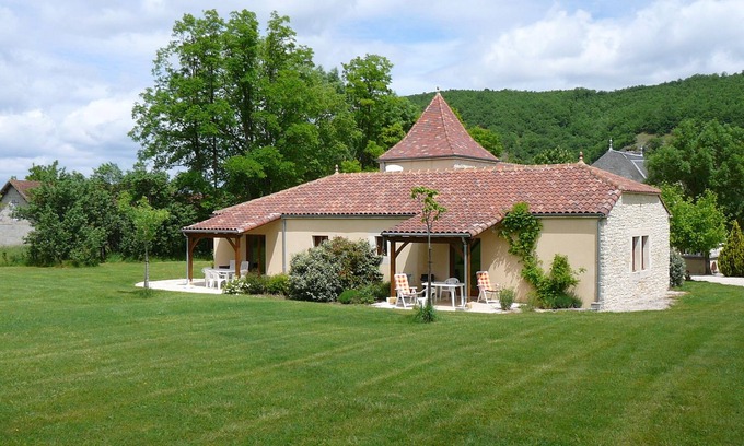 Degagnac Casa | L'hirondelle, Ruime Geschakelde Bungalow met Privé Terras en Tuin met Zwembad