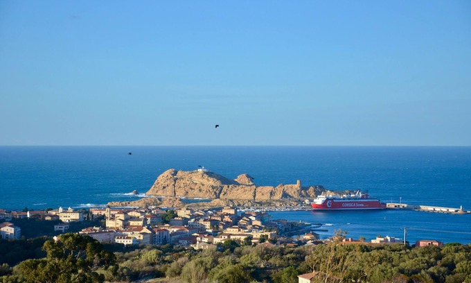 Monticello Apartamento | L'Ile-Rousse, hermoso apartamento para 4 personas, estacionamiento privado, con impresionantes vistas al mar.