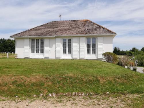 Beuzeville Casa | L'Opaline, Jolie Maison avec Jardin 6 pers,10km Honfleur, linge et internet inclus