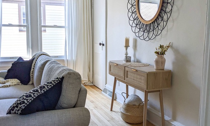 West Allis Casa | La Boheme Bnb | perfect Milwaukee location!