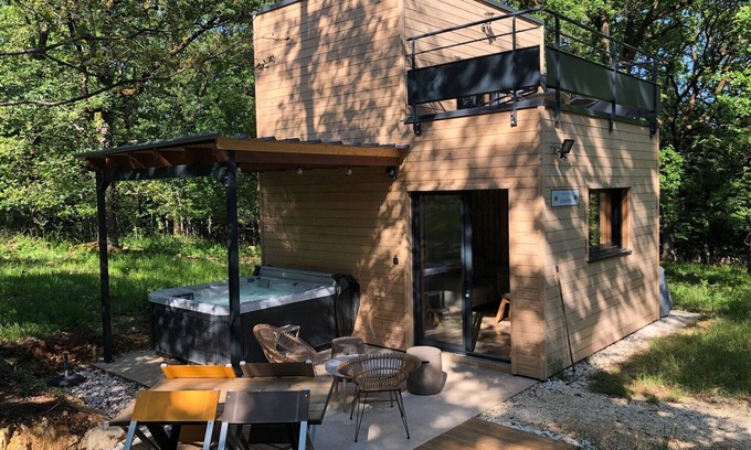 Jayac Cabina | LA CABANE DES NOYERS