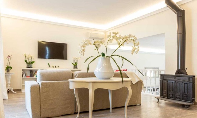Monteverde Nuovo Villa | La Camelia Bianca, villa independiente con jardín y bañera de hidromasaje al aire libre.
