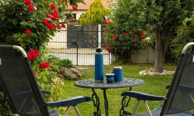 Esquel Casa | La Carmela tu hogar en la Patagonia. jardin privado y la tranquilidad que buscas