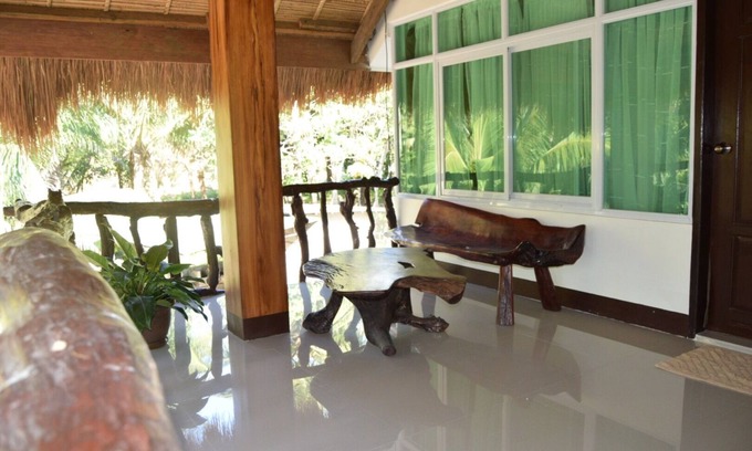 Baler Cama Y Desayuno | La Casa Blanca junto a la playa - Empacadora