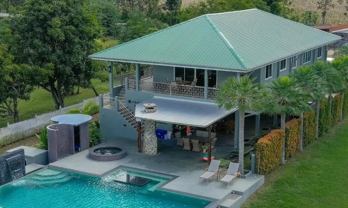 Si Sawat Villa | La Casa del Lago Kanchanaburi