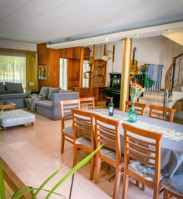 Centro de la ciudad de Mendoza Casa | La casa frente al parque