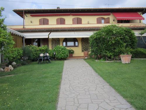 Montignoso Cama Y Desayuno | La Casa Gialla A MONTIGNOSO