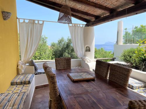 Santa Marina Salina Casa | La Casa sul Porto di Santa Marina - Isole Eolie