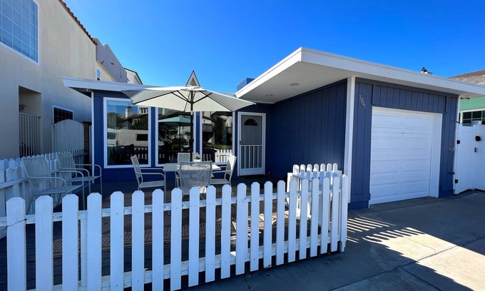 Hollywood Beach Cabaña | La Casita Azul - Quaint, Artsy Cottage in Hollywood Beach - Short Walk to Sand!