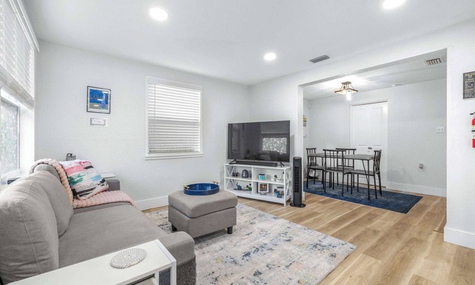 North Tampa Casa | La Casita – Stay for 6 Guests