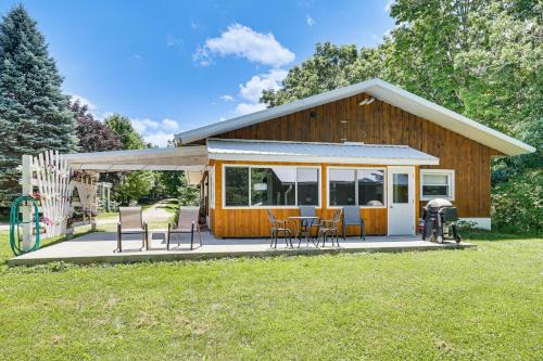 Mindoro Casa | La Crescent Cottage on Minnesota Bluffs with View!
