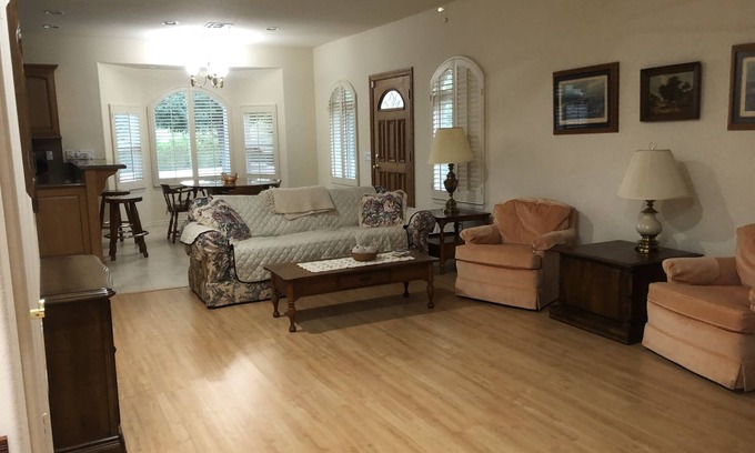 Murrieta Casa | La Cresta guest house with mountain views