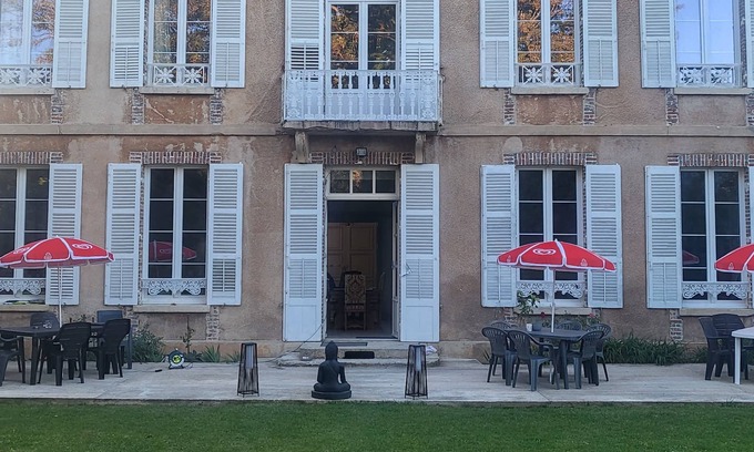 Villeneuve-sur-Yonne Cama Y Desayuno | La Demeure du Parc. Calme, Spacieux et Dépaysant