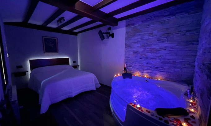 Buron Apartamento | La Era de Lario habitación con Jacuzzi