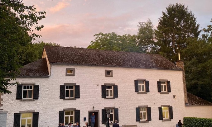 Hastiere-Lavaux Casa | La Ferme du Crupet 15 Personen. Rustig Gelegen Midden in de Bossen