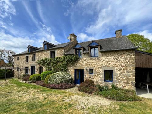 Bonnemain Casa | La grande maison dans la prairie