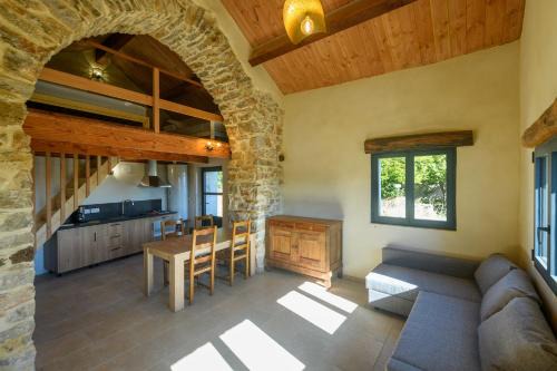 Blandas Otro | La Grange d'Emile gîtes, roulottes et piscine