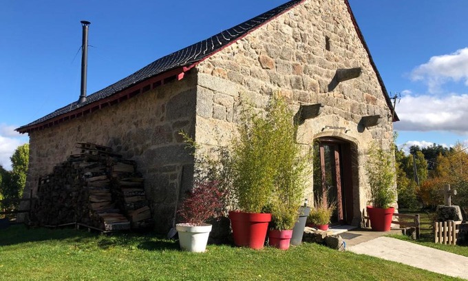 Peyre-en-Aubrac Cama Y Desayuno | La Grange de Grandviala