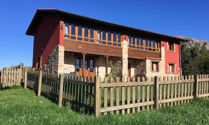 Peruyes Casa | LA LLANADA