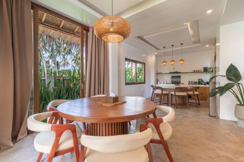 Catangnan Casa | La Luna Villa Siargao - CoLiving w Private Rooms, Pool & Rooftop