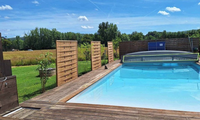Saint-Pantaleon-de-Larche Apartamento | La Maison Corré'Zen, Rated 3***. Heated swimming pool, Air conditioning,