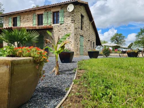 Saint-Quentin-sur-Charente Casa | La Maison du Lac Lavaud
